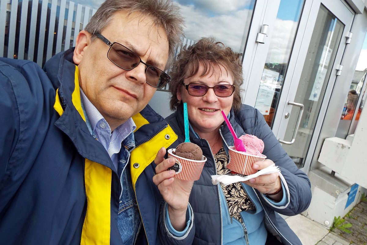 DSCF4480.jpg - Jäätise söömine Sortlandis, Norra.