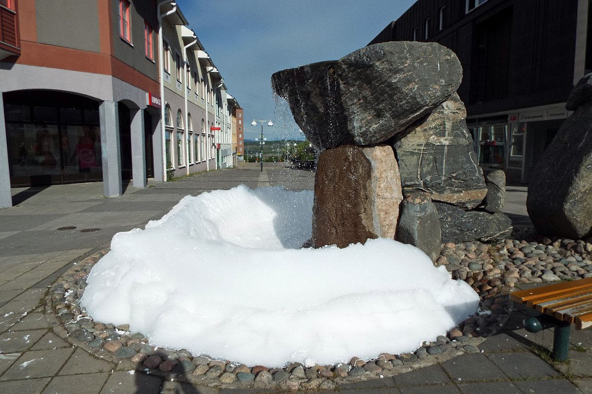 DSCF4517.jpg - Pesuvahend purskaevus - nali Kirunas.