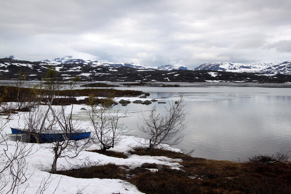 IMG_7817.jpg - Juulikuu lumi ka Rootsi poolel.