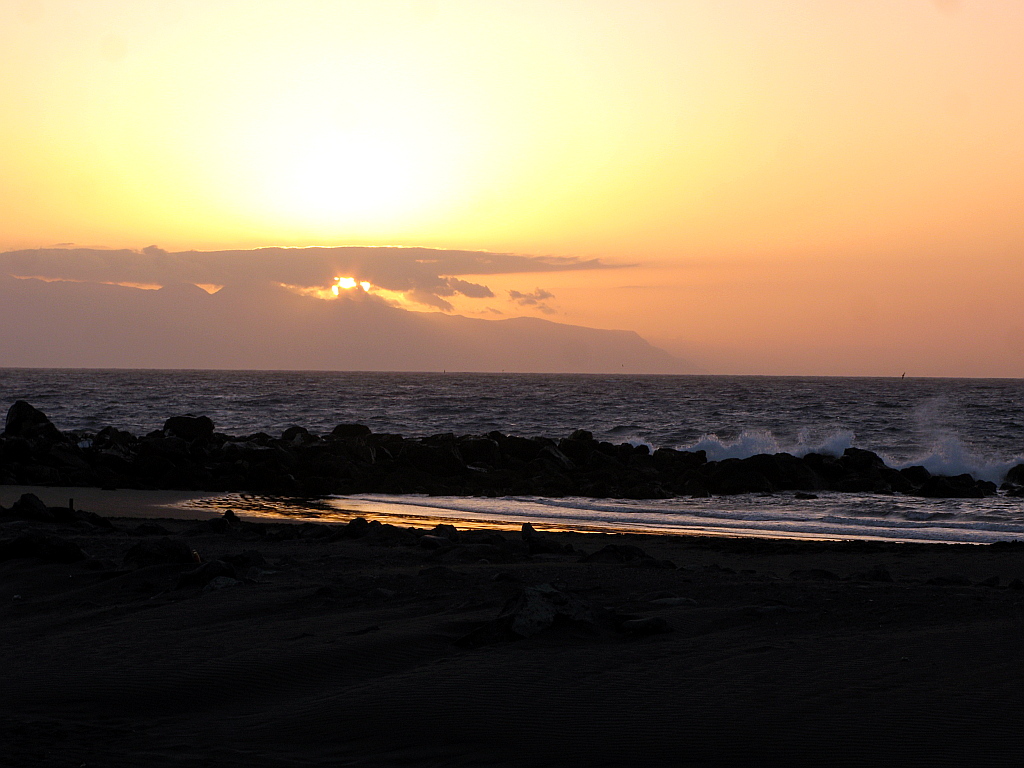 IMG_0066.JPG - Päikseloojang La Gomera saare taha